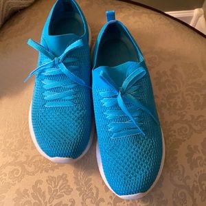 Sketchers teal size 8 slip on